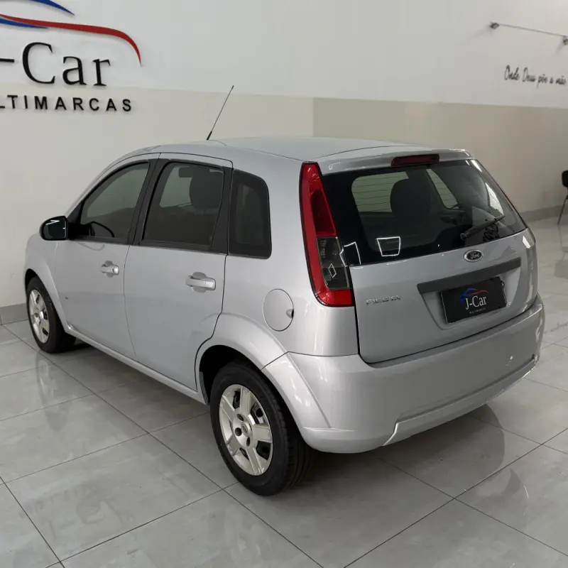 Fiesta Hatch - Foto