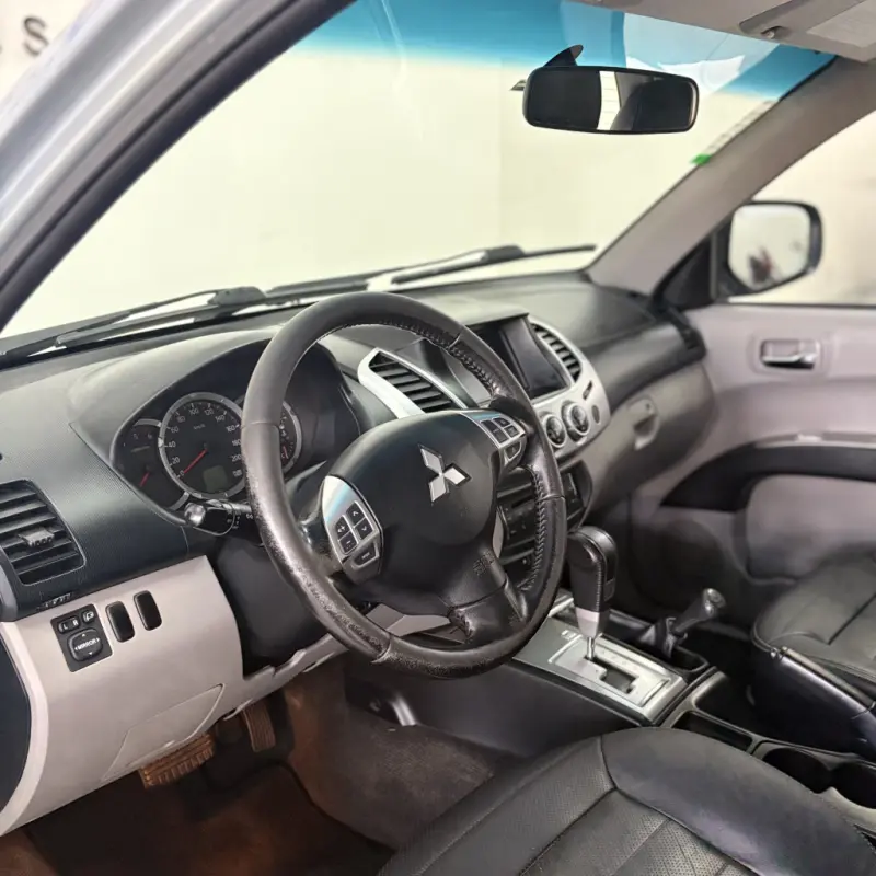 L 200 Triton - Foto
