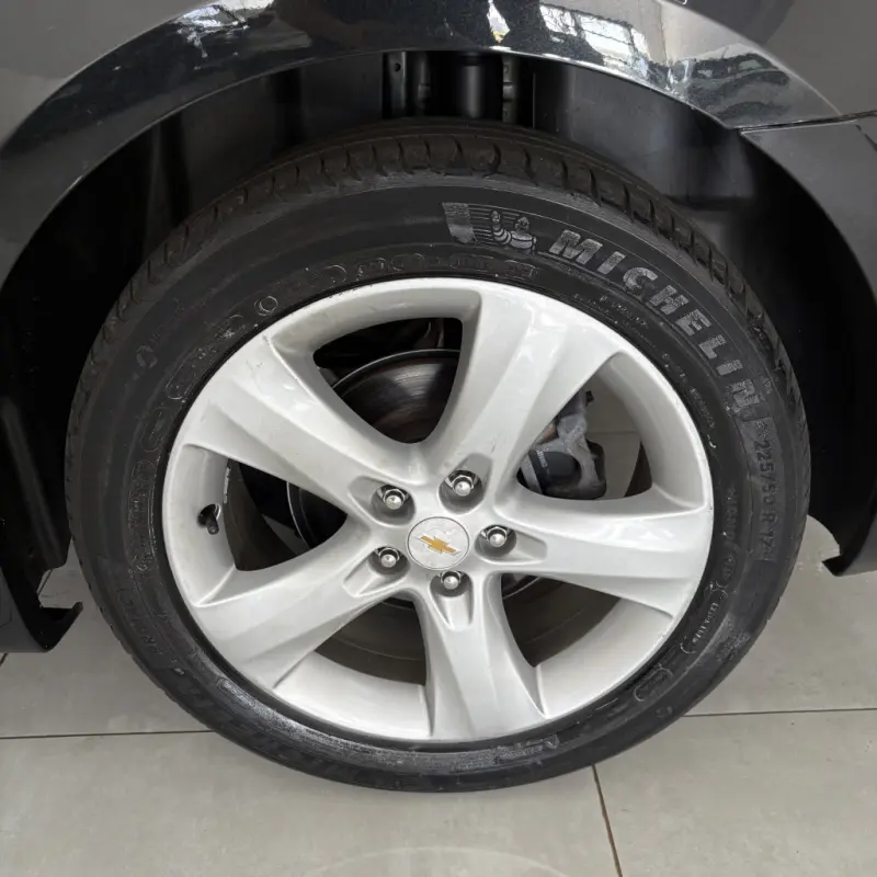 Cruze Hatch - Foto