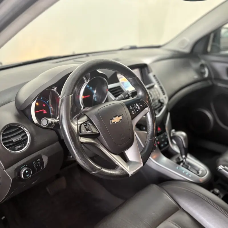 Cruze Hatch - Foto