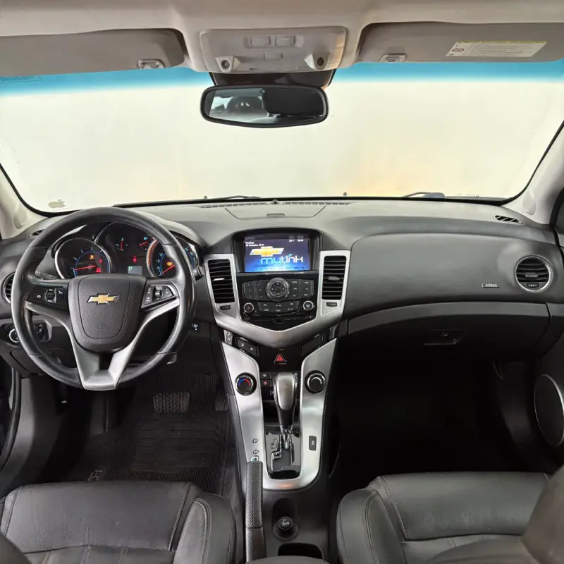 Cruze Hatch - Foto