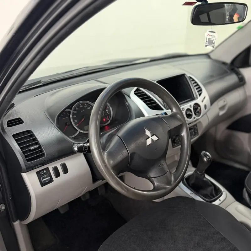 L 200 Triton - Foto