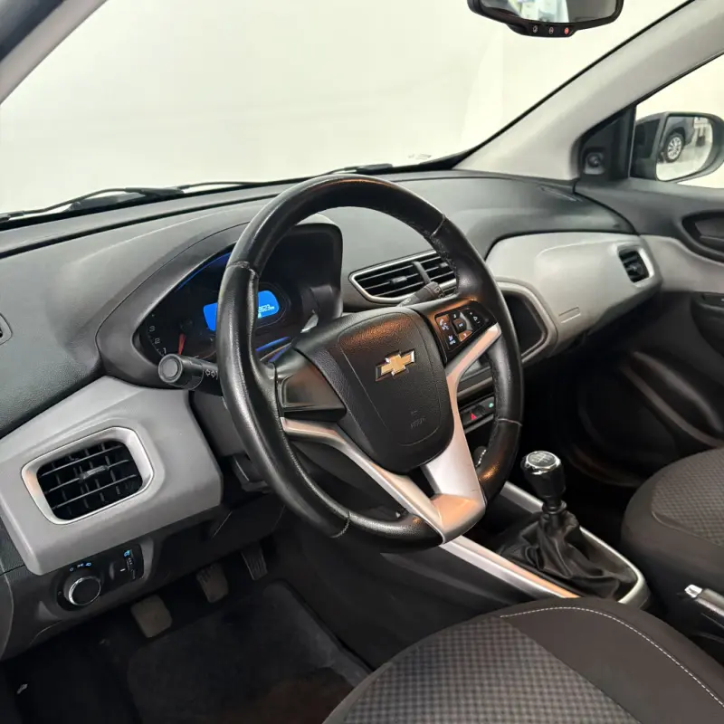 Onix Hatch - Foto