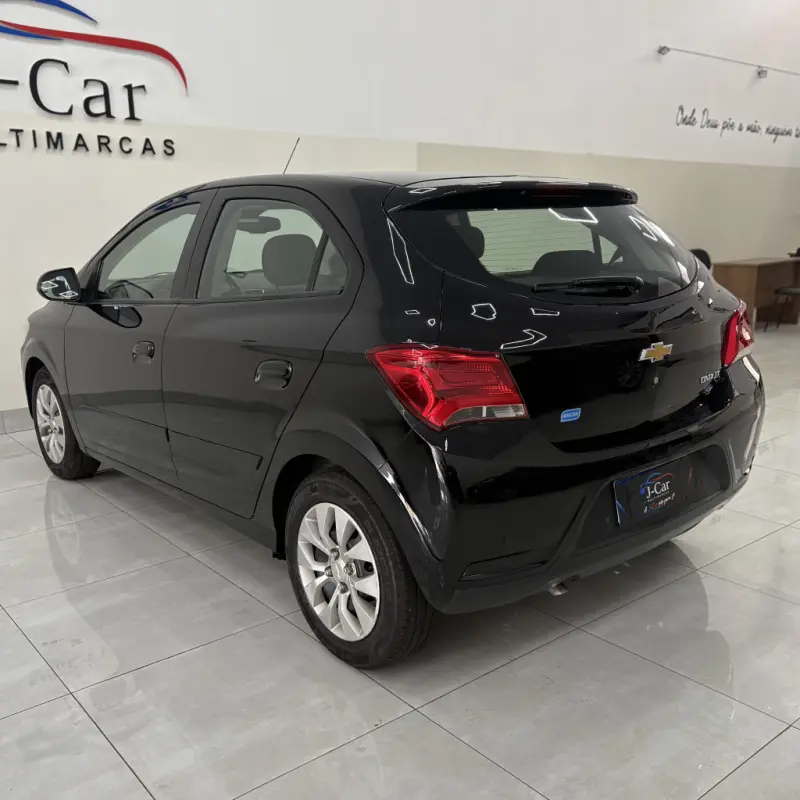 Onix Hatch - Foto