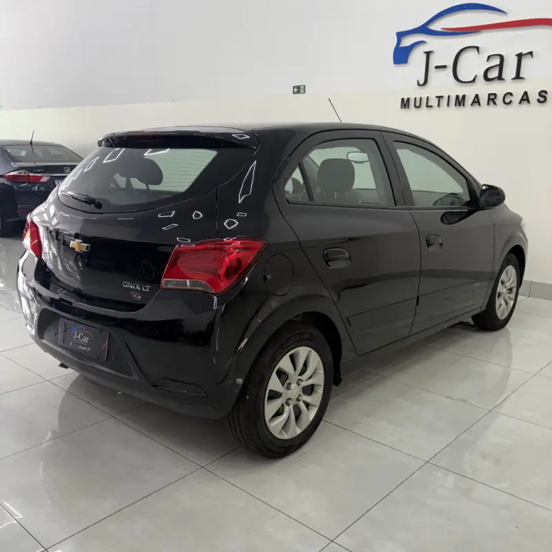 Onix Hatch - Foto